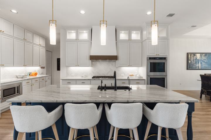 Kitchen with breakfast-bar seating