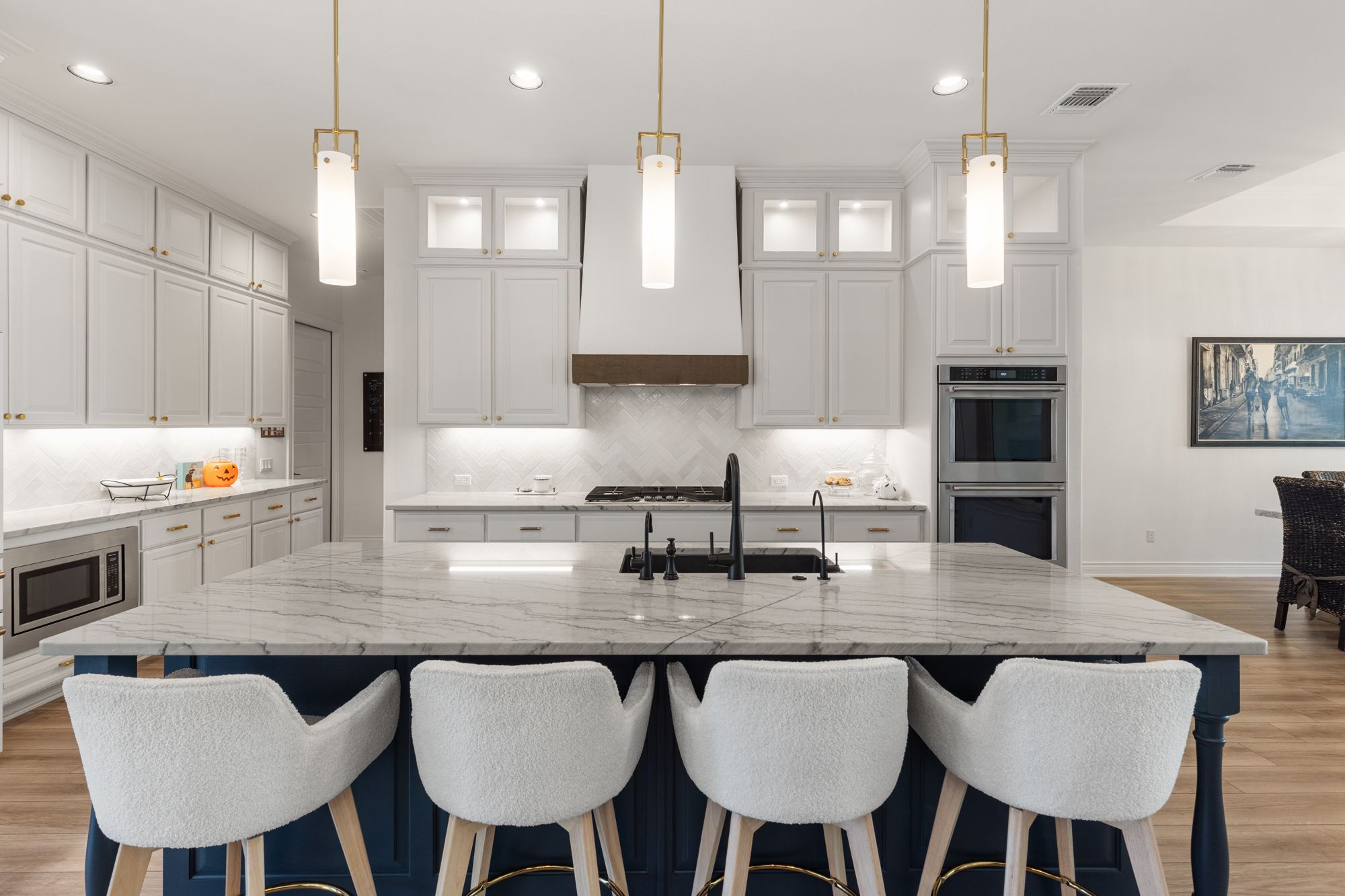 Kitchen with breakfast-bar seating